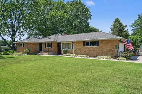 1609 N Center Road, Saginaw MI 48638 photo 2