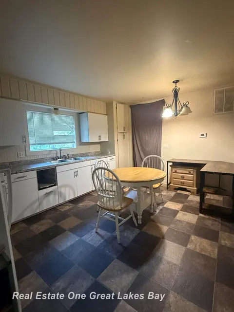 2675 Indiana Avenue, Saginaw MI 48601 photo 3
