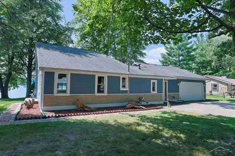 2669 N Lakeview Drive, Sanford MI 48657 photo 2
