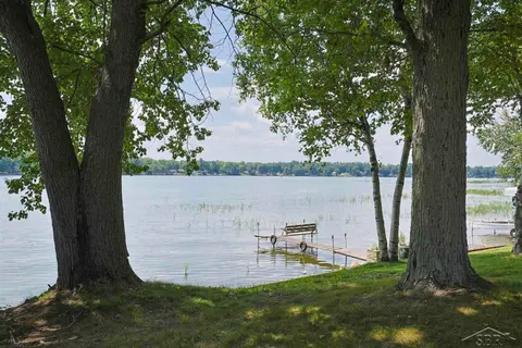 2669 N Lakeview Drive, Sanford MI 48657 photo 3