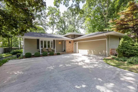 5 Robin Ct Court, Midland MI 48640-2138 home for sale