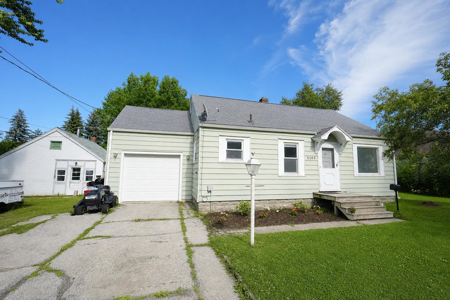 1105 Langstaff Street, Essexville MI 48732 photo 1