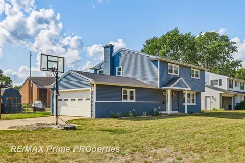 306 Sunburst Drive, Frankenmuth MI 49834-1243 photo 2