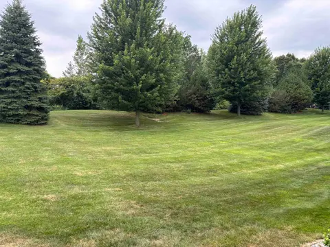 5660 Firethorne Drive, Bay City MI 48706 photo 2