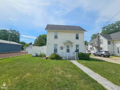614 E Oliver Street, Owosso MI 48867 photo 2