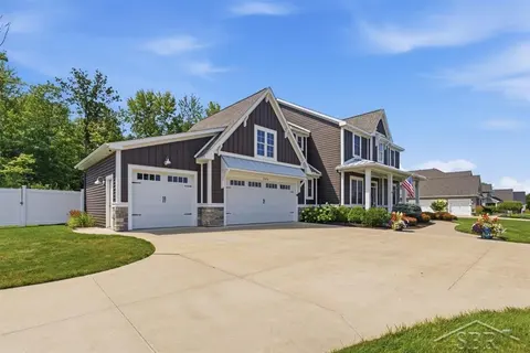 3058 Hidden Meadows Drive, Midland MI 48642 photo 2