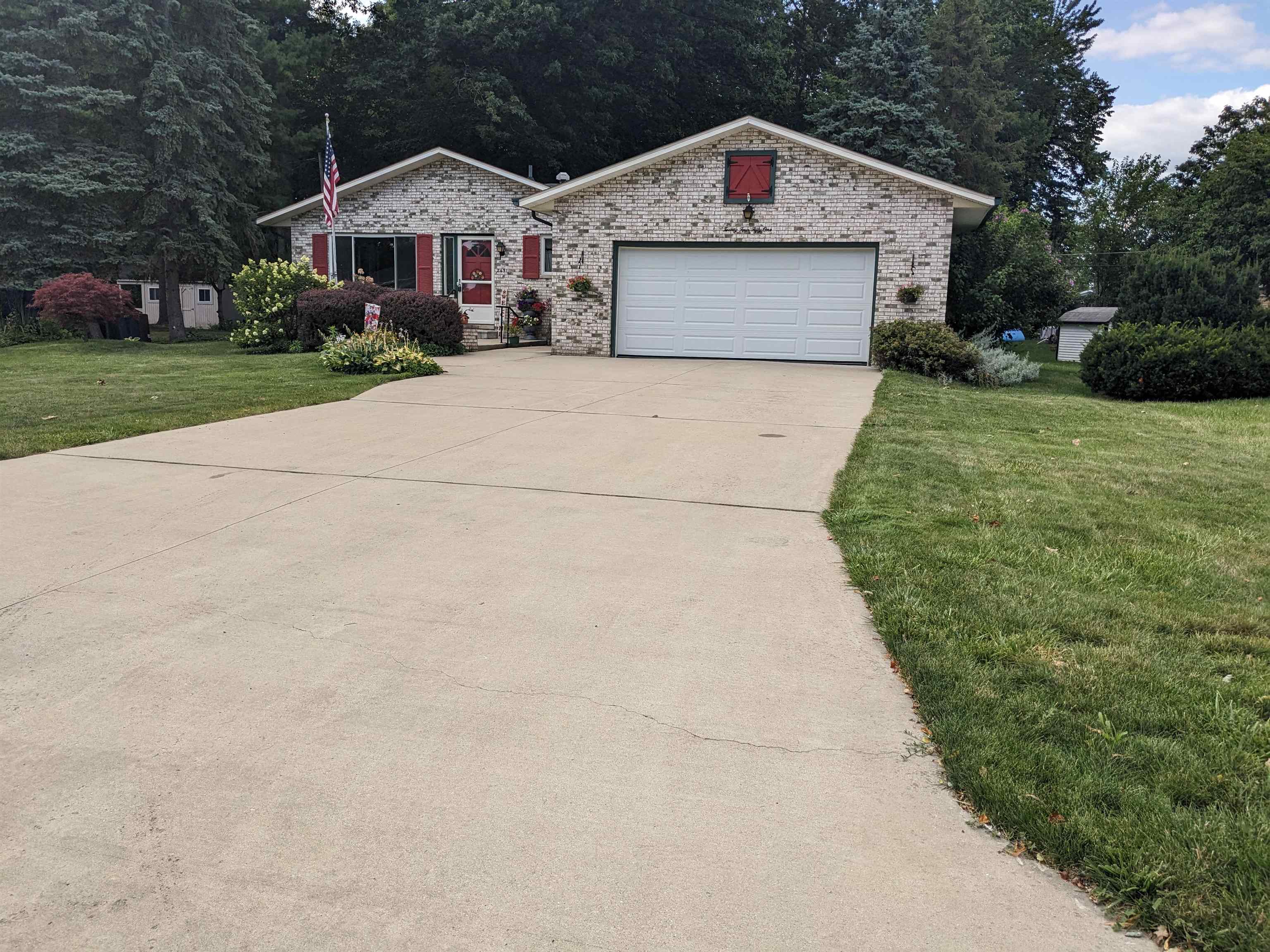 2451 Westbury Drive, Saginaw MI 48603 photo 1