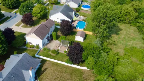 8876 Valleyview Court, Saginaw MI 48609 photo 2