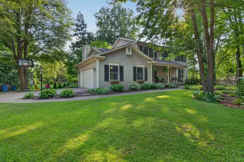 5909 Woodpark Drive, Midland MI 48640 photo 3