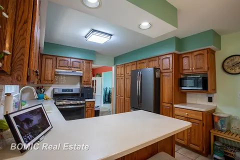 3028 Melrose Drive, Bay City MI 48706 photo 2