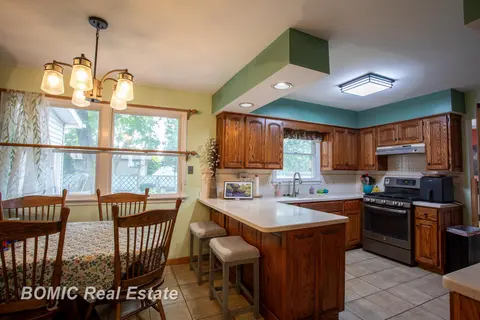 3028 Melrose Drive, Bay City MI 48706 photo 4