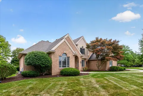 4258 S Autumn Ridge, Saginaw MI 48603 photo 2