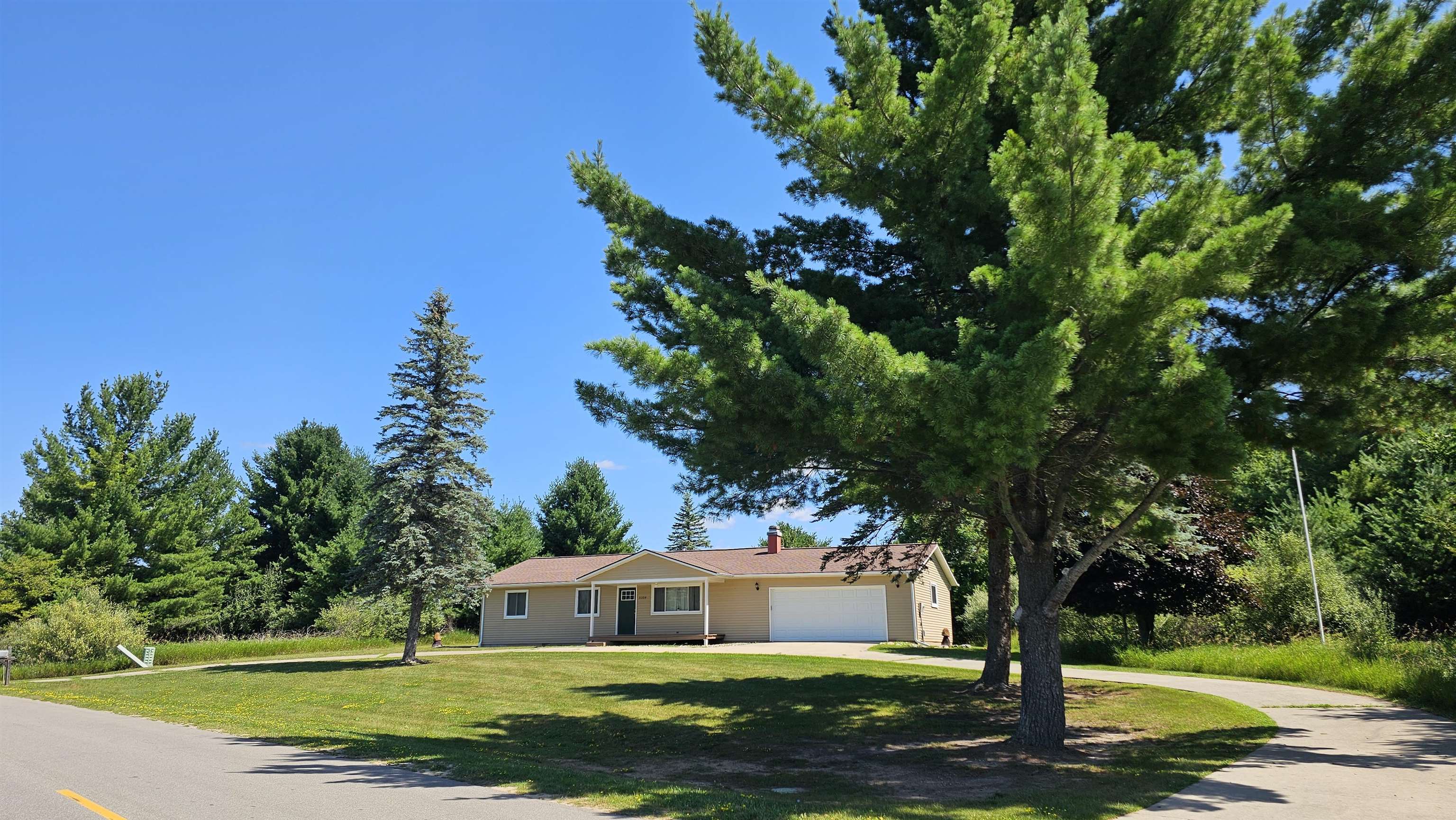 5304 Worchester Way, Gladwin MI 48624 photo 1