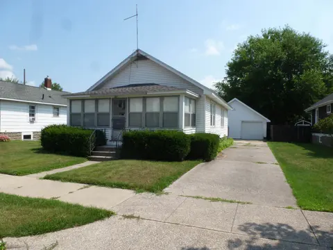 705 Stanton Street, Bay City MI 48708 photo 2