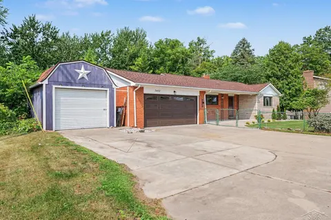 7437 Midland Road, Freeland MI 48623 photo 2