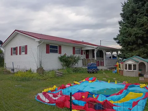 16463 Geddes Road, Hemlock MI 48626 home for sale
