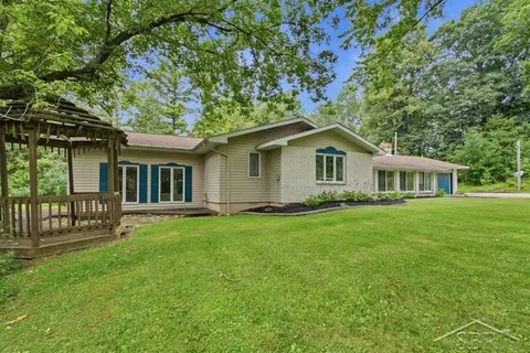 2890 S Hoover Avenue, Gladwin MI 48624 photo 2