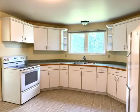 914 Cass Avenue, Bay City MI 48708 photo 3