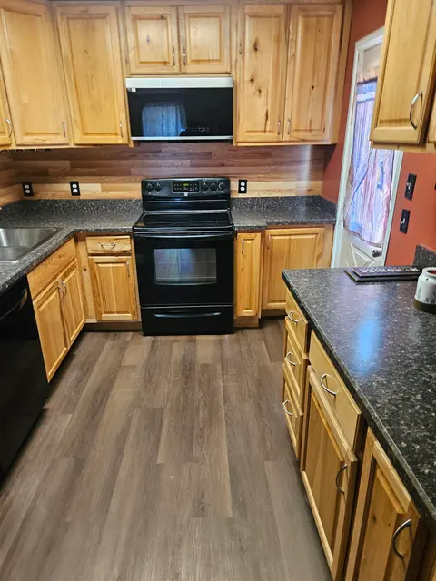 1112 Ferris Street, Alma MI 48801-1312 photo 3
