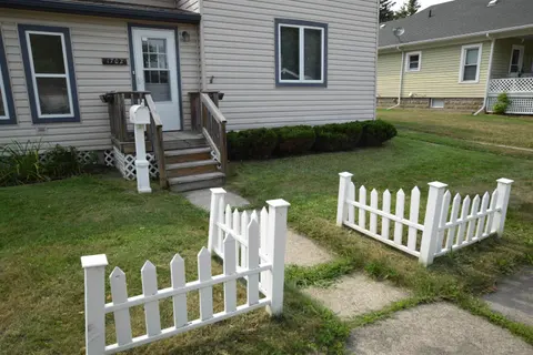 1702 E Erie Street, Bay City MI 48706 photo 2