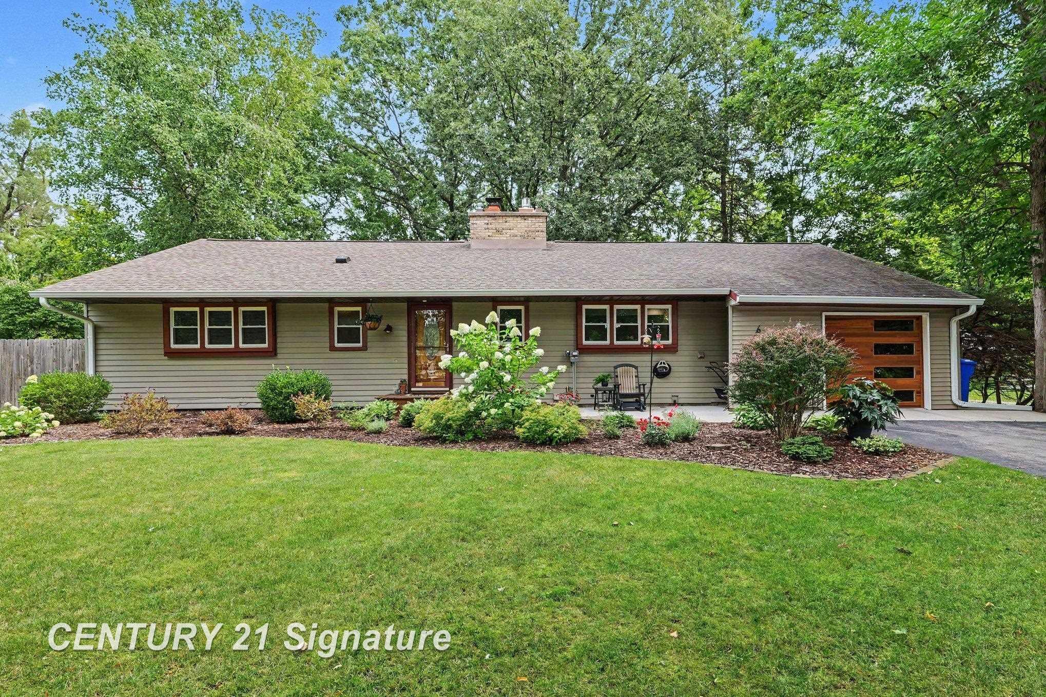 608 Hillcrest Road, Midland MI 48640 photo 1
