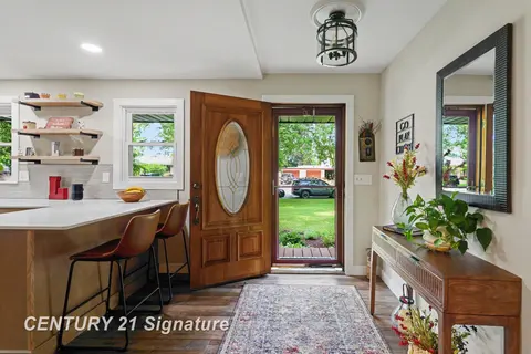 608 Hillcrest Road, Midland MI 48640 photo 2