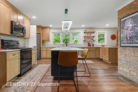 608 Hillcrest Road, Midland MI 48640 photo 4