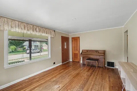 2106 Tennessee Street, Midland MI 48642-5720 photo 3