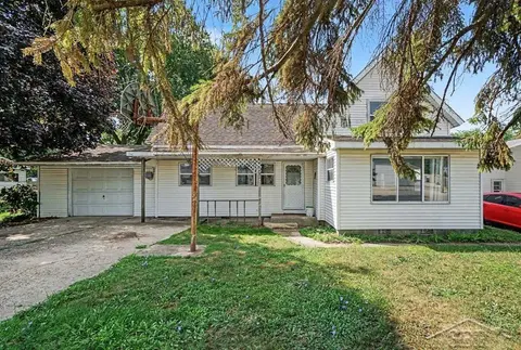 217 W Chestnut Street, Breckenridge MI 48615 home for sale