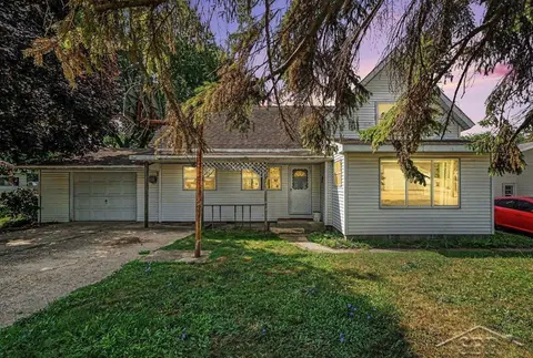 217 W Chestnut Street, Breckenridge MI 48615 photo 2