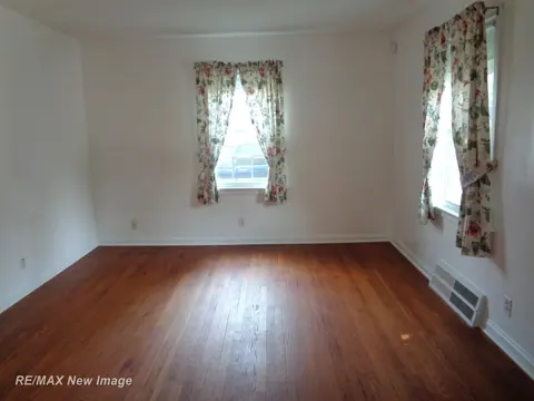 4 Southlawn Court, Saginaw MI 48602 photo 3