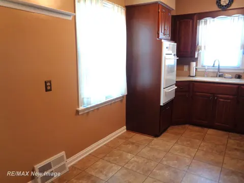 4 Southlawn Court, Saginaw MI 48602 photo 5