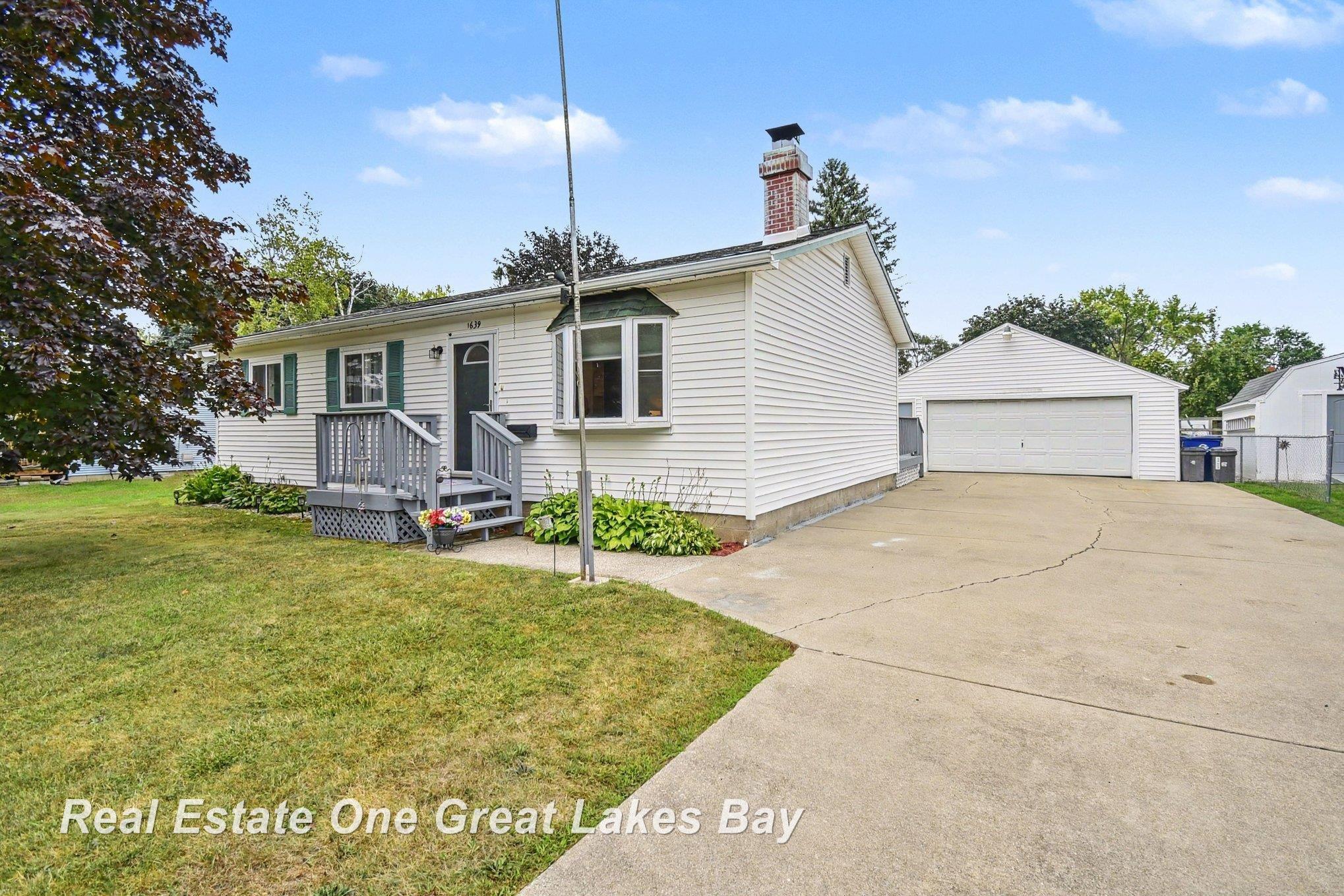 1639 Riviera Street, Saginaw MI 48604 photo 1