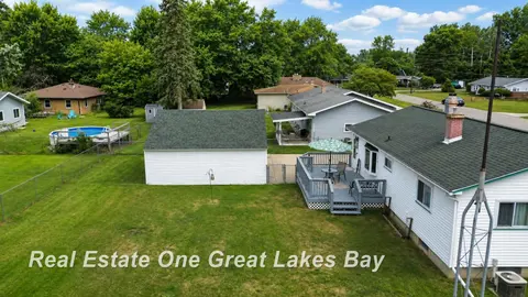 1639 Riviera Street, Saginaw MI 48604 photo 2