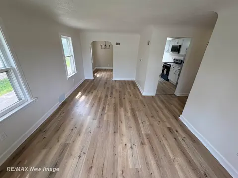 2335 Shattuck Road, Saginaw MI 48603 photo 3