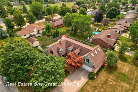 4905 Frontier Lane, Saginaw MI 48603 photo 2