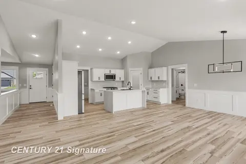 5875 Diamond Meadows Lane, Freeland MI 48623 photo 3