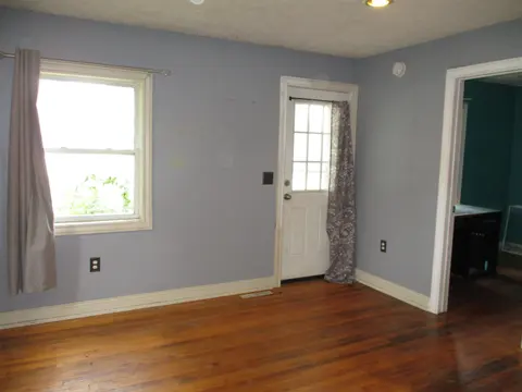 322 E Corunna Avenue, Corunna MI 48817 photo 3