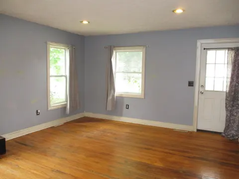 322 E Corunna Avenue, Corunna MI 48817 photo 4