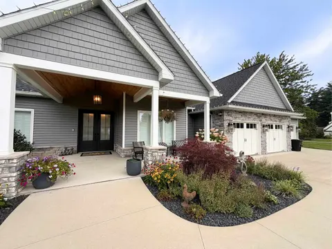 1860 S Beyer Road, Saginaw MI 48601 photo 2