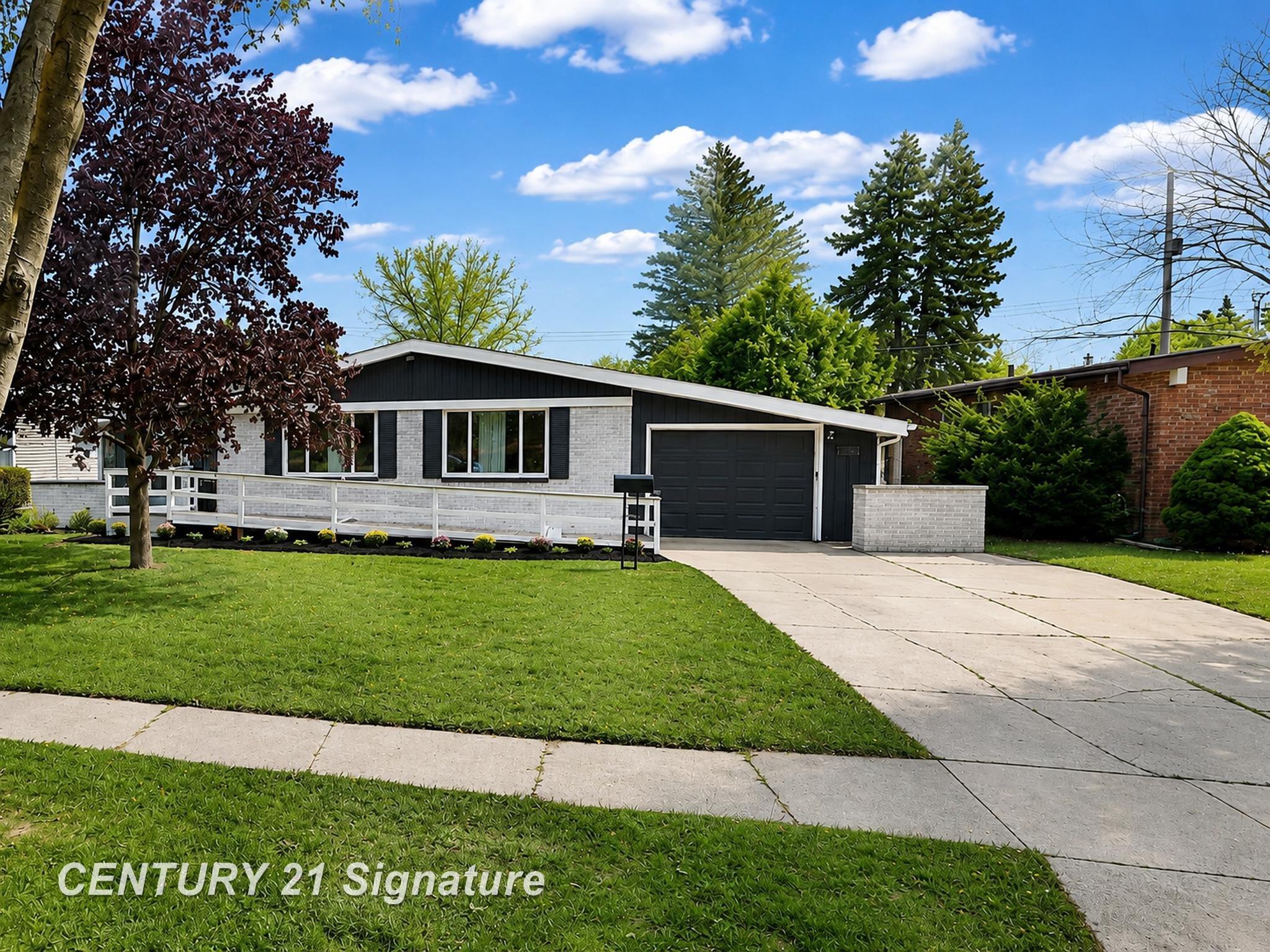 2003 Carman Drive, Saginaw MI 48602 photo 1