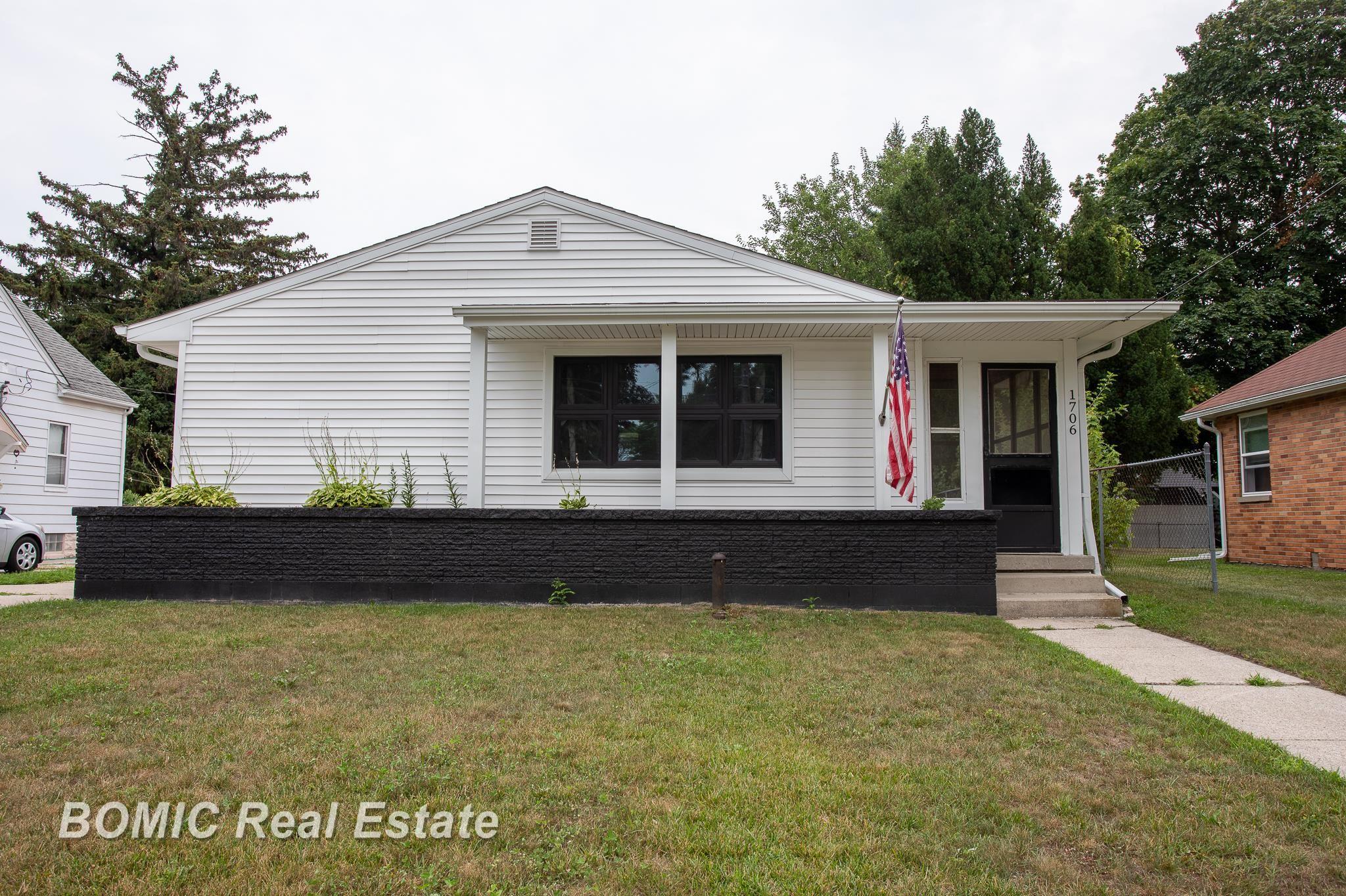 1706 Helen Street, Bay City MI 48708 photo 1