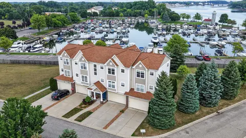 19 Cove Drive, Bay City MI 48706 photo 2