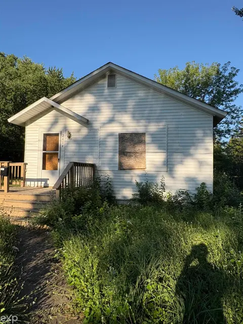2414 Hazelwood Avenue, Saginaw MI 48601 home for sale