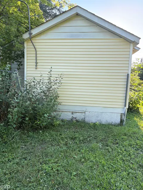 2414 Hazelwood Avenue, Saginaw MI 48601 photo 3
