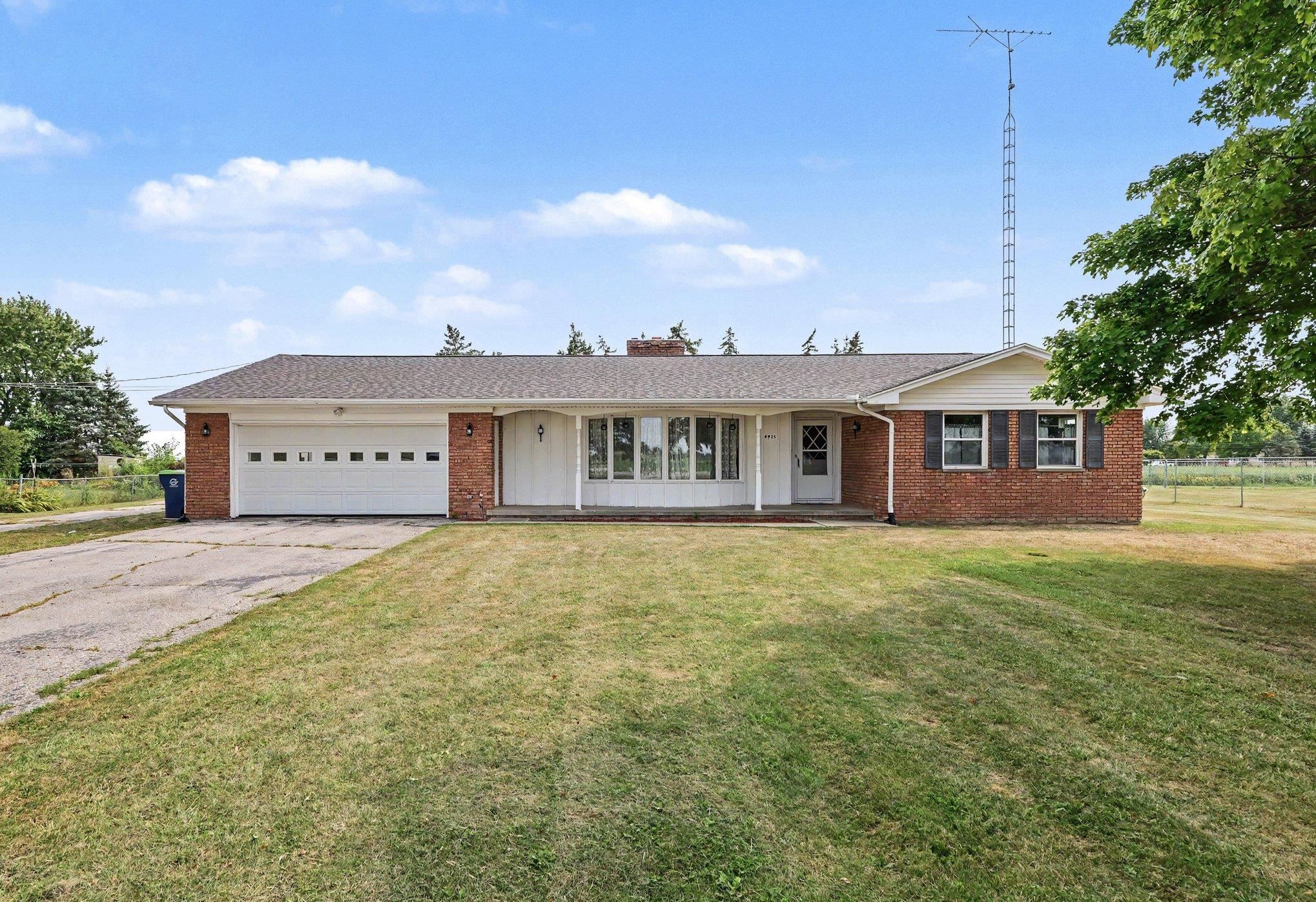 4925 W Freeland Rd Road, Saginaw MI 48604 photo 1