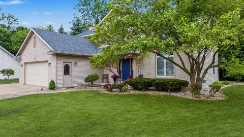 3227 Setting Sun Boulevard, Saginaw MI 48603 photo 2