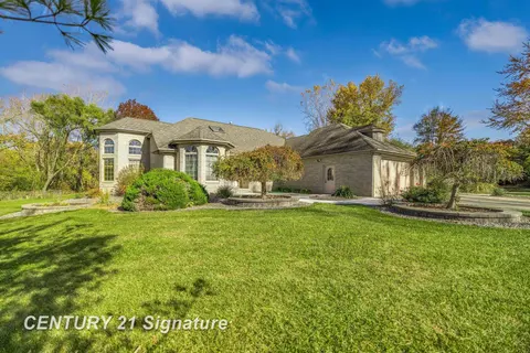 5790 Dunrovin Drive, Saginaw MI 48638 photo 2