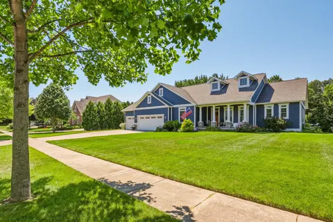 334 Queens Creek Drive, Frankenmuth MI 48734 photo 2