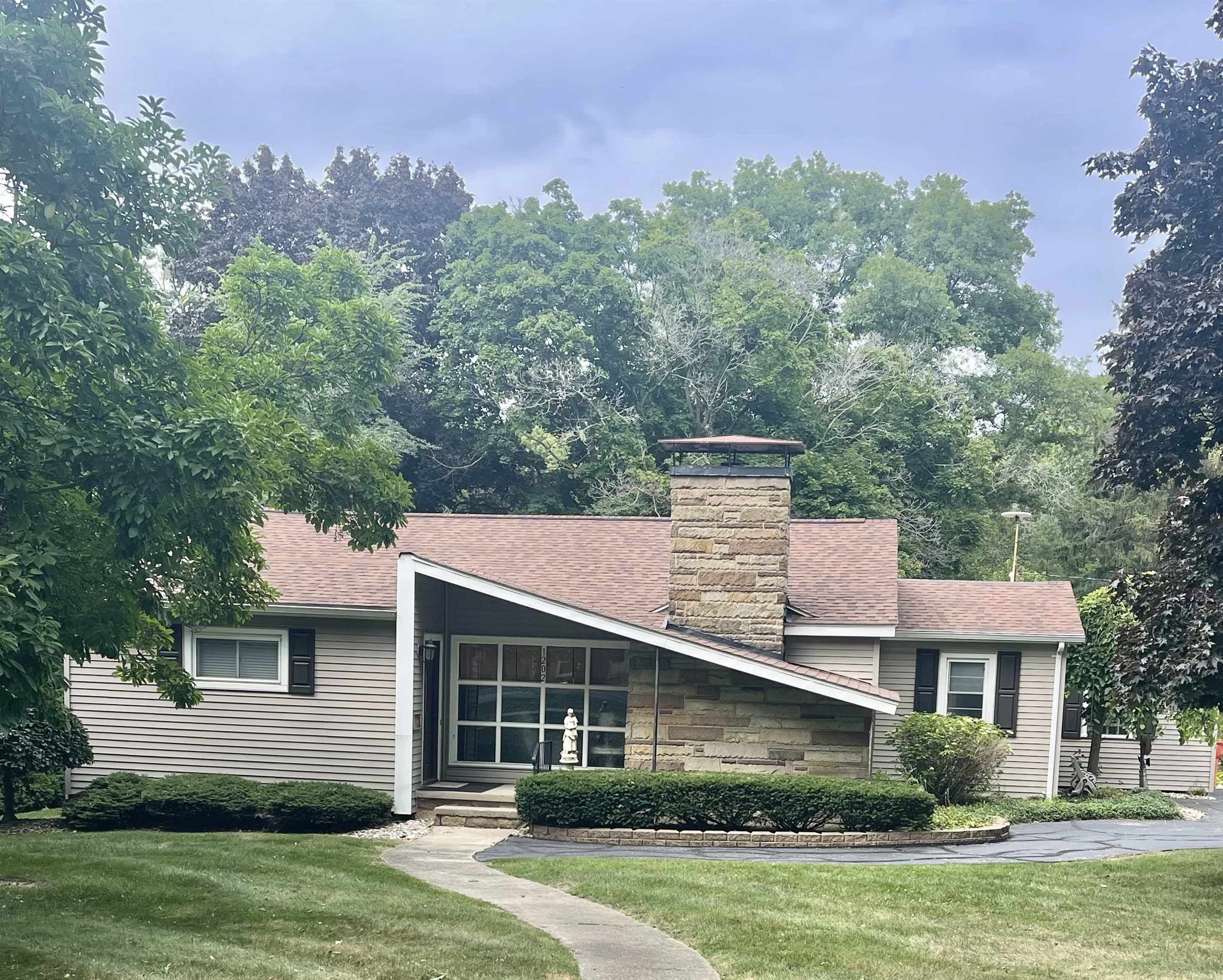 1202 W Oliver Street, Owosso MI 48867 photo 1
